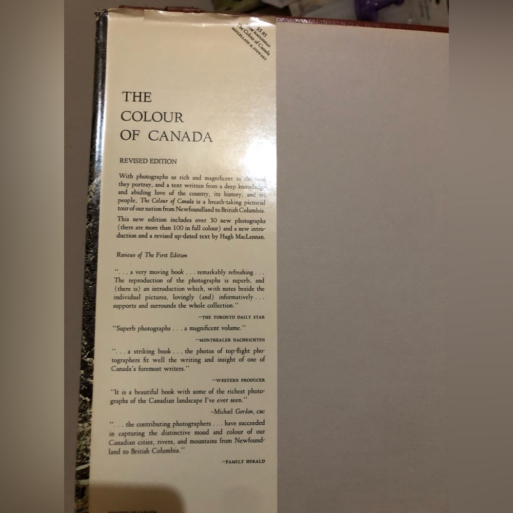 5/$15 🐱 The Colour of Canada featuring text by author Hugh MacLennan - Picture 2 of 2